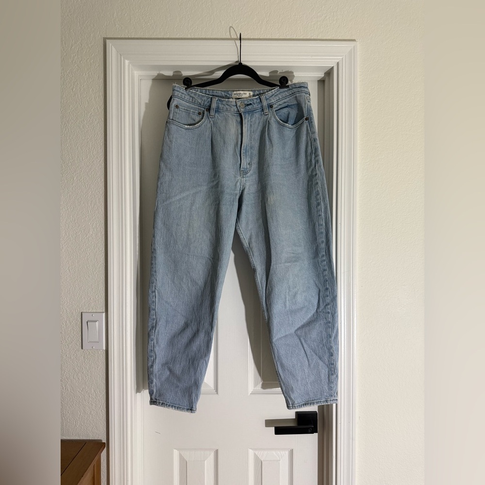 Abercrombie & Fitch 80’s mom high rise jeans in light blue